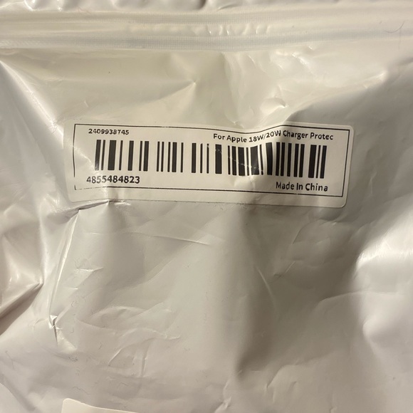 Snoopy Joe Cool Apple 18W/20W Charger Protector Cover & iPhone Data Cable NEW - Picture 8 of 8